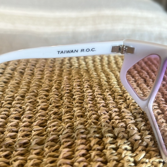 R.O.C Taiwan Lavender and White Sunglasses NWT - Picture 5 of 7